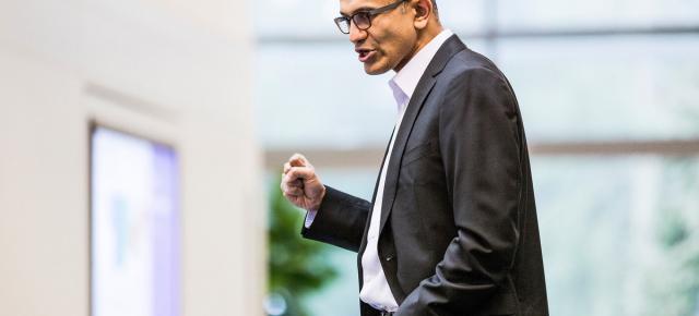 Satya Nadella promite telefoane flagship atractive lansate odată cu inceputul erei Windows 10