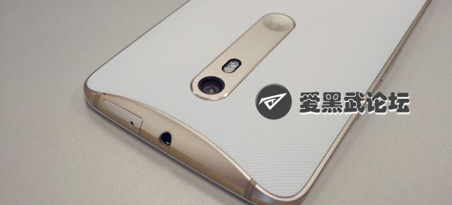 Motorola Moto X (2015) ar putea sosi şi pe auriu, conform unei fotografii de pe Google+