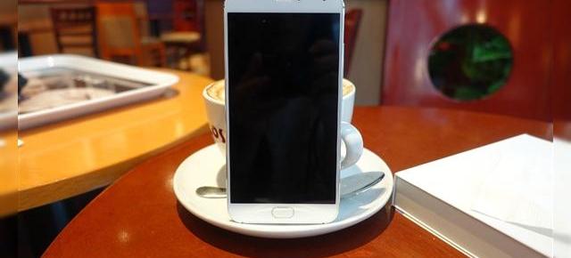 Meizu MX5 Pro apare într-o imagine proaspătă hands on, ar putea debuta în septembrie