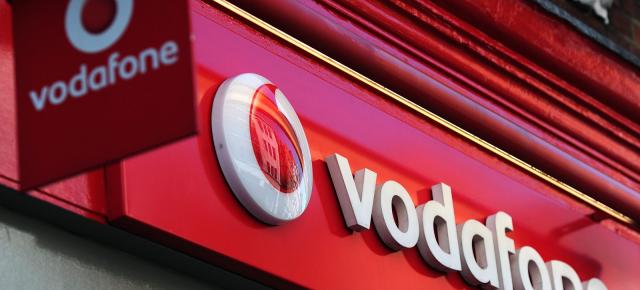 [UPDATE - Răspuns oficial Vodafone România] - Vodafone Timișoara încheie un abonament unei familii de surdo-muți, fără ca aceștia să-l dorească de fapt
