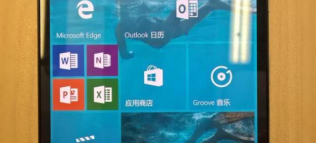 Noi imagini cu Lumia 950 în fază de prototip apar pe web, de această dată sub formă de fotografii hands-on