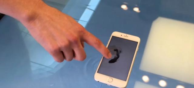 Apple vine cu o metodă ingenioasă de a scoate în evidență tehnologia 3D Touch; câteva magazine ale companiei sunt dotate acum cu mese 3D Touch