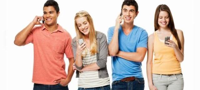 Samsung şi Apple au generat 68% din sumele cheltuite de români pe telefoane smart în 2015; Luna decembrie a adus vânzări uriaşe
