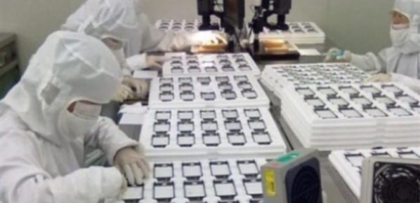 Apple îşi reduce producţia de modele iPhone în trimestrul curent, din cauza vânzărilor scăzute