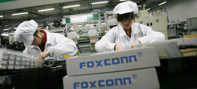 Foxconn ar urma să îşi mute o parte din producţie în India, va deschide o fabrică de modele iPhone acolo
