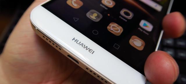 Huawei G8: Baterie modestă la playback, bună la utilizare continuă