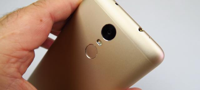 Xiaomi Redmi Note 3 Pro: Design frontal banal, cu rotunjimi interesante în spate