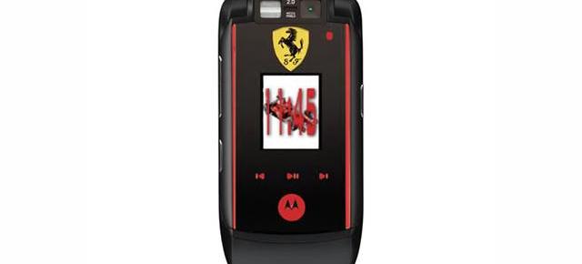 Telefonul Motorola RAZRmaxx V6 Ferrari Challenge se apropie de linia de sosire