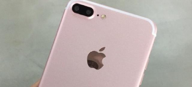 iPhone 7 Plus apare într-o nouă fotografie, de această data în variantă Rose Gold; Camera duală e la posturi 