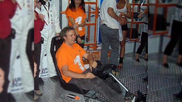 <b>Concluzii dupa CERF 2007: semi-esec si fete frumoase</b>Vodafone versus Orange versus Cosmote versus McLaren versus Cosmina Pasarin Subtitlul anterior sugereaza cam tot ce a fost mai remarcabil pe parcursul celebrei expozitii CERF, desfasurata in acest an intr-un spatiu mai restrans decat de obicei, in cadrul...