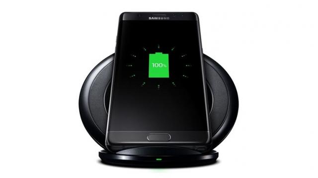 <b>Modelele Samsung Galaxy Note 7 care le vor înlocui pe cele cu probleme vor avea un indicator de baterie verde</b>Teoretic din data de 19 septembrie, noile versiuni actualizate Samsung Galaxy Note 7 ar urma să ajungă pe mâinile clienților ce au decis să returneze terminalele ca urmare a riscului crescut de explozie datorită bateriei-problemă. Pe lângă marcajele speci