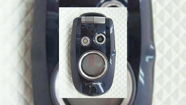 <b>Casio GzOne Type-S, un terminal rezistent dar...urat</b>Daca planuiati sa va aruncati telefonul mobil intr-o toaleta, avem terminalul perfect pentru dumnevoastra: Casio GzOne Type-S. Telefonul are toate feature-urile clasice pentru un terminal Casio, incluzand si conectivitate Bluetooth si o camera VGA. De...