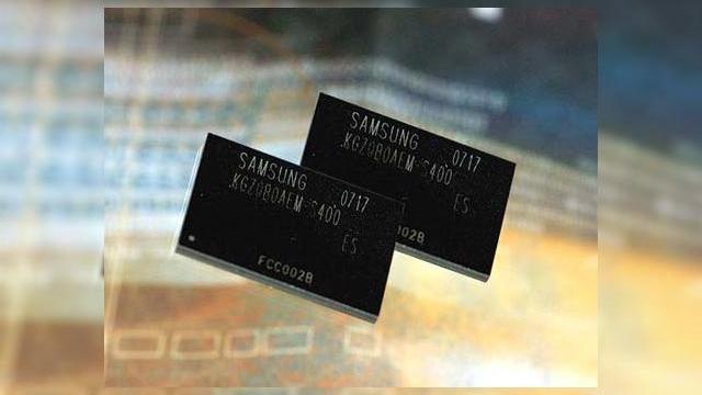 <b>Samsung ofera o capacitate de stocare de 4GB pentru telefoanele 3G</b>Compania Samsung Electronics a dezvoltat o tehnologie care permite ca memoria interna standard a unui telefon mobil sa ofere 4GB, capacitate de stocare. Conform producatorului, astfel nu va mai fi nevoie de sloturi pentru memory carduri externe. Noul...