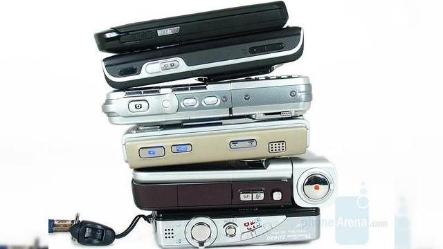 <b>Batalia telefoanelor cu camere foto de 3+ megapixeli</b>Compararea calitatii imaginilor de la telefoanele cu camera poate fi un lucru dificil; in afara focalizarii slabe si a calitatii detaliilor, poate fi un lucru extrem de subiectiv. PhoneArena s-a luat la tranta cu aceste terminale high end pentru a ne...