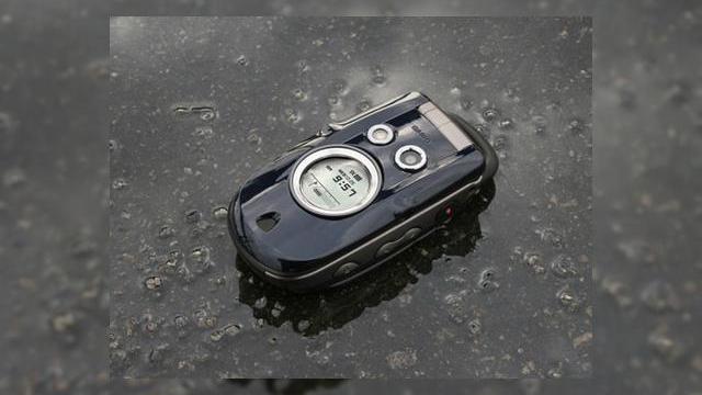 <b>Casio si Verizon prezinta G'zOne Type-S</b>Probabil acest terminal ar merita un premiu pentru "cel mai stupid nume" ales in cazul unui terminal creat de o companie destul de celebra: Casio si anume G'zOne Type-S. La urma urmei nu vorbim despre o masina, ci despre un telefon mobil, iar un astfel de...