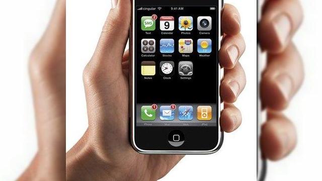 <b>Ce stim pana acum despre iPhone</b>Conform unei liste de specificatii tehnice ajunse &ldquo;din greseala&rdquo; pe mana presei, iPhone va avea speakere, microfon, display, locas pentru SIM, memorie interna si va va permite sa efectuati apeluri telefonice. Nu este vorba despre o ironie,...