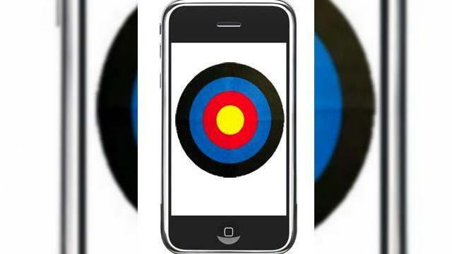 <b>Va fi Apple iPhone o tinta pentru hackeri?</b>Daca expertii in securitate au dreptate si iPhone se va ridica la asteptarile publicului, atunci terminalul ar putea fi tinta ideala pentru hackeri. Oare ce realizare ar fi mai mare pentru un hacker decat &ldquo;spargerea&rdquo; unuia dintre cele mai...