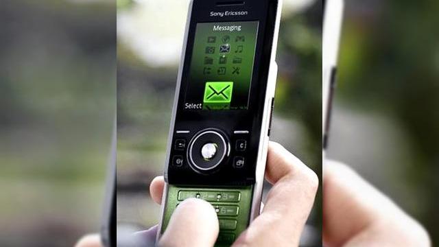 <b>Preview video pentru Sony Ericsson S500</b>PhoneArena ne ofera un preview al recent lansatului slider de la Sony Ericsson, S500, pe care-l puteti vedea in format video, imediat ce ajungati cu cititul la sfarsitul acestui articol. S500 este un terminal de mici dimensiuni (99x47x14mm), ce cantareste...