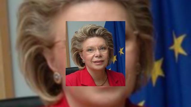 <b>Uniunea Europeana sustine standardul european DVB-H pentru televiziunea mobila</b>Viviane Reding, sef al telecomnicatiilor Uniunii Europene, a relatat Joi ca ar sustine standardul european de difuzare TV pe mobil in detrimentul rivalilor americani si coreeni, atunci cand Comisia decide pe care sa o sprijine luna viitoare. Operatorii de...