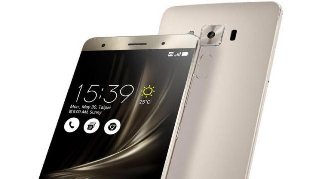 <b>Primele impresii despre ASUS ZenFone 3 Deluxe: primul contact cu vârful de lance ASUS pe anul 2016 (Video)</b>Dacă visaţi la un telefon mai puternic sau cu dotări mai high end decât ASUS ZenFone 3 Deluxe, vă puteţi lua gândul, cel puţin la capitolul hardware intern. Pe anul 2016 combinaţia Snapdragon 821 + 6 GB RAM rămâne campioană. Azi am participat la debutul..
