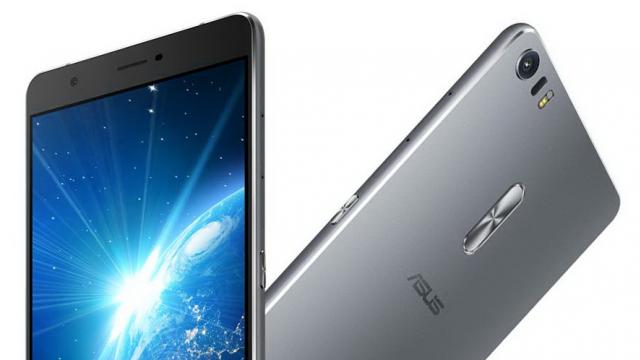 <b>Primele impresii despre ASUS ZenFone 3 Ultra: hands-on cu cel mai mare ZenFone de până acum (Video)</b>Dacă tot s-a extins, întins şi desfăşurat gama ZenFone în atât de multe direcţii, era inevitabil să acopere şi zona pe care ne place să o numim "a mega phablet-urilor". Acolo operează modele ca Huawei P8 Max sau Lenovo Phab Plus spre exemplu, iar ASUS..