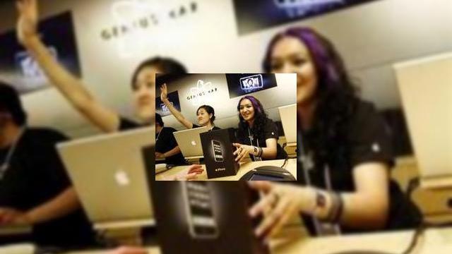 <b>500.000 de iPhone-uri vandute in weekend</b>Conform analistilor de la compania Piper Jaffray, Apple ar fi vandut jumatate de milion de unitati iPhone in weekendul trecut. Cifrele fac referire la perioada lansarii, incepand de vineri 29 iunie, ora 6 pm pana duminica 1 iulie. In ciuda estimarilor...