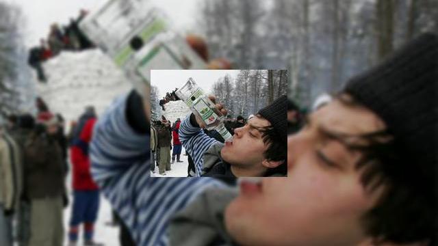 <b>De la rusi vine vodka, prin SMS</b>Incercand sa depisteze marcile contrafacute de vodka, un celebru magazin din Rusia, ce comercializeaza bauturi alcoolice va verifica originalitatea bauturilor prin intermediul unui cod inscriptionat pe eticheta. Clientii vor trebui sa trimita prin SMS...