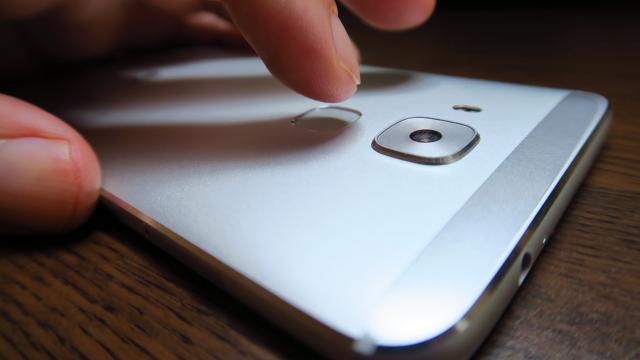 <b>Huawei Nova Plus: Design hibrid între Mate S şi Huawei G8</b>Metalul şi sticla curbată frontală se întâlnesc într-un pachet slim