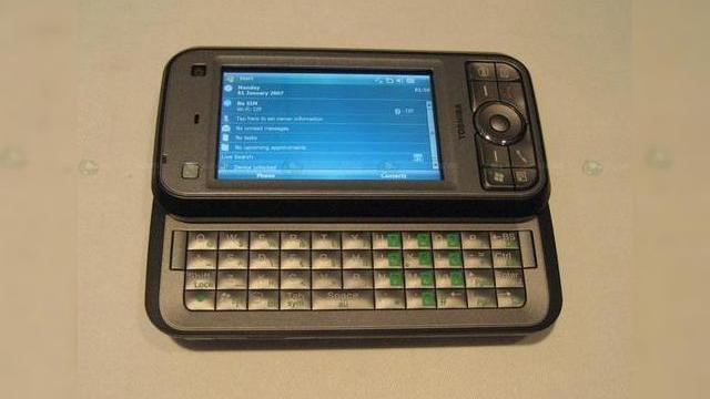 <b>Toshiba Portege G900 scos din cutie - clipul complet</b>HTC poate fi primul nume care vine in minte cand ne gandim la piata Pocket PC-urilor, dar Toshiba se poate dovedi un competitor de top in domeniu. Puteti vedea o scurta analiza celui mai nou Pocket PC de la Toshiba, G900 Portege dand click pe imaginea...