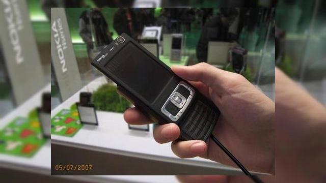 <b>Nokia N95 (Music edition) de 8GB lansat de Craciun!?</b>Dupa cum va anuntam intr-un articol anterior, Nokia a mentionat o versiune de 8GB a modelului N95 drept un viitor terminal pe care il va lansa. Din nefericire suntem deocamdata fortati sa numim aceasta informatie un zvon, cel putin pana Nokia va oferi...