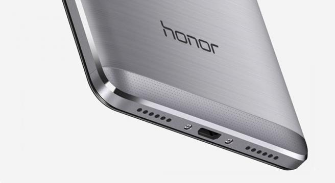 <b>Huawei Honor 6X debutează pe 18 octombrie; Compania chineză trimite invitaţiile presei</b>Compania chineză Huawei confirmă astăzi faptul că modelul Honor 6x va debut oficial în cadrul unui eveniment de presă programat pentru data de 18 octombrie. Acest telefon urmează a oferi la pachet o cameră foto duală, un display de 5.5 inch cu rezoluție