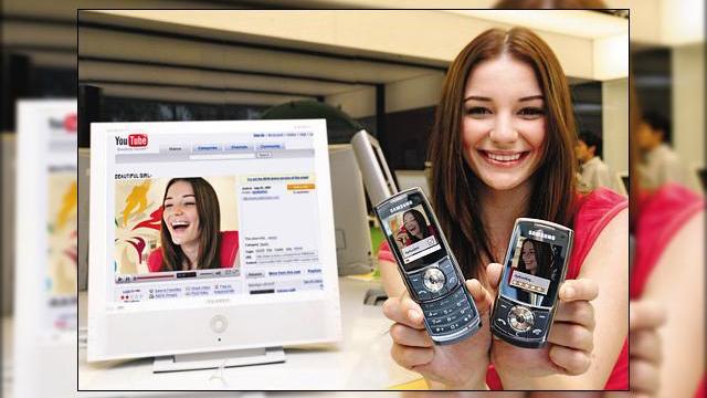 <b>Samsung lanseaza un telefon pentru bloggeri</b>Samsung Electronics va lansa in Europa in aceasta luna terminalul SGH-L760, considerat un Mobile Blog 3G Phone. Acesta va permite utilizatorilor sa uploadeze continuturi direct pe blogurile personale. Telefonul va alimenta cresterea Internetului mobil si...