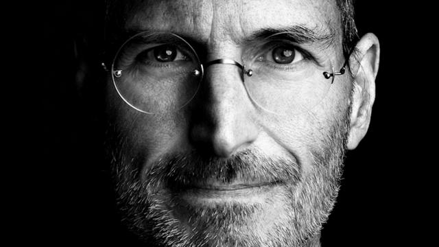 <b>Top 10 personalităţi tech care ni l-ar putea da pe următorul Steve Jobs: de la Elon Musk si Jony Ive la John McAfee (Editorial)</b>În editorialul de astăzi vă prezentăm un top 10 al personalităților din zona tech ce ne-ar putea desemna pe viitorul Steve Jobs al industriei tech. Topul include nume precum Jony Ive, Elon Musk, dar și pe actualul CEO al Apple - Tim Cook. Vom dezbate