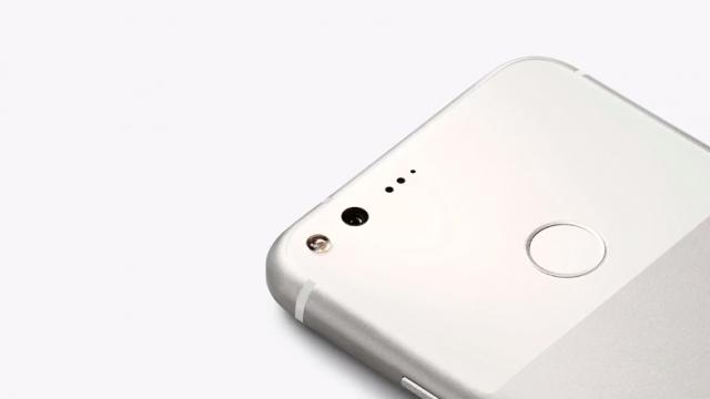 <b>O serie de postări pe Reddit descriu cum este experienţa de funcţionare a telefonului Google Pixel XL: avem buton reboot şi stabilizare electronică excelentă</b>Cu toate că mai avem ceva de așteptat până în momentul în care vom găsi noile smartphone-uri Pixel și Pixel XL pe rafturile magazinelor, iată că prin intermediul unui utilizator Reddit aflăm cum se descurcă telefonul în varianta de 5.5 inch. Acesta ne 