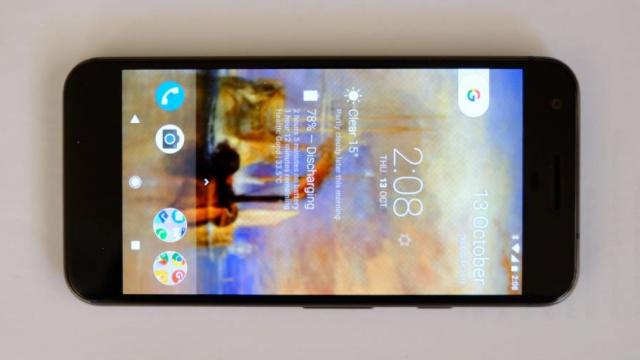 <b>Precomenzile de terminale Google Pixel sunt onorate mai devreme de către un operator australian</b>Deși în mod normal livările de terminale Google Pixel ar fi trebuit să înceapă din data de 20 octombrie, iată că un operator australian deja începe a onora precomenzile realizate de clienți. Aparent, ar fi o greșeală la mijloc, telefoanele fiind livrate