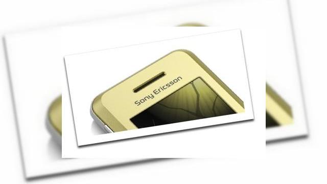 <b>Sony Ericsson pregateste modelul Victoria pentru lansare?!</b>Zvonurile in legatura cu noile terminale ce vor fi lansate de Sony Ericsson au luat locul celor despre iPhone recent, raspandindu-se cu viteza prin presa de specialitate. Printre cele mai asteptate handseturi se numara si modelul Victoria, un terminal...