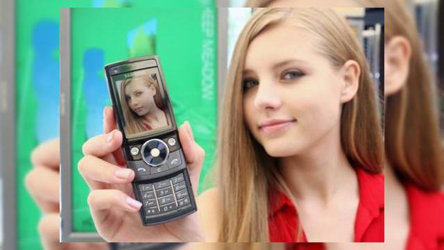 <b>Samsung SGH-G600 soseste in Europa</b>Europenii se vor putea bucura in sfarsit de modelul SGH-G600, lansat de Samsung, producator recent urcat pe locul 2 in topul companiilor din domeniul telefoniei mobile, dupa Nokia. Terminalul suporta conectivitate Bluetooth si include un radio FM, USB...