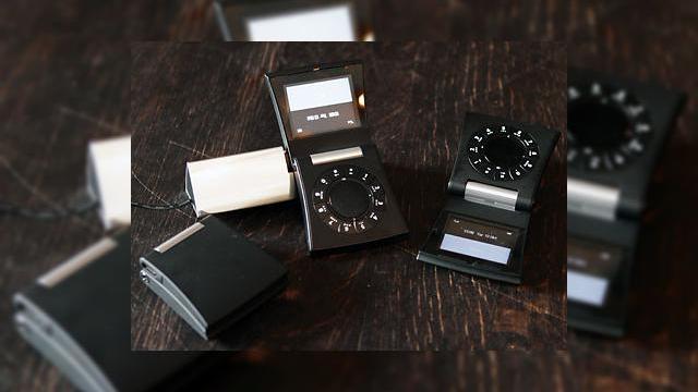 <b>Samsung pregateste Armani Phone</b>Este cunoscuta deja colaborarea dintre LG si casa de moda Prada, avand ca rezultat un terminal care s-a bucurat de un succes deosebit la nivel mondial. Samsung Electronics vor urma aceeasi reteta a succesului facand echipa cu Armani in vederea...