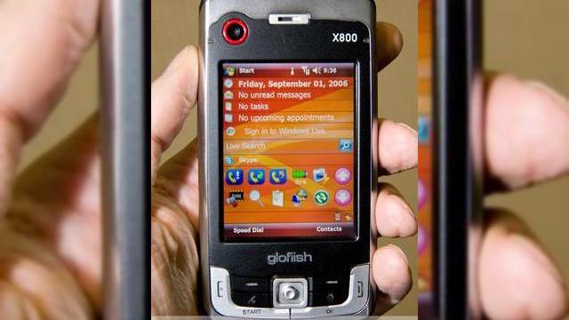 <b>E-Ten Glofiish X800, GPS Pocket PC Phone, aprobat de FCC</b>Tineti minte telefonul E-Ten Glofiish X800 prezentat la CeBIT 2007? Da, acel terminal care suporta conectivitate HSDPA/WCDMA de mare viteza si rula Windows Mobile 6... Ei bine FCC, a "binecuvantat" noul E-ten, pe care-l puteti admira in imaginea...