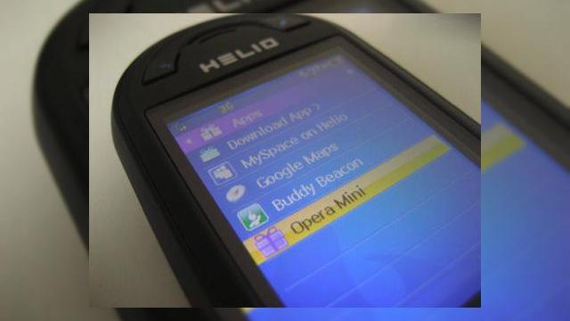 <b>Aplicatii third party acum si pentru Helio Ocean</b>iPhone nu este singurul handset ale carui softuri sunt reprogramate in ultima vreme. Se pare ca o serie de utilizatori ai lui Helio Ocean au gasit o metoda de a adauga aplicatii altfel indisponibile pe acest terminal. Ca o coincidenta telefonul este...