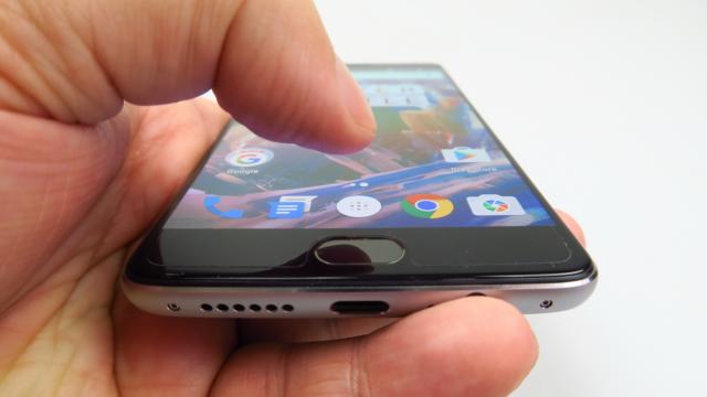 <b>OnePlus 3: OS, UI şi aplicaţii care ne fac să credem că acesta e "adevăratul Nexus"</b>Nu mă aşteptam să îmi placă atât de mult Oxygen OS, pentru simplul fapt că mai toate materialele text citite de mine despre el erau... vagi. Mereu era descris ceva de gen "da, e şi el acolo o variaţiune de Android, nimic special"..