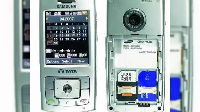 <b>Compania Tata si Samsung lanseaza telefonul dual mode</b>Cel de-al doilea mare provider CDMA si cea de-a cincea companie de telefonie mobila din India, Tata Indicom a lansat un handset dual mode, Samsung Duo. Acesta suporta atat conexiuni mobile GSM, cat si CDMA. Presidentele companiei Tata Teleservices,...