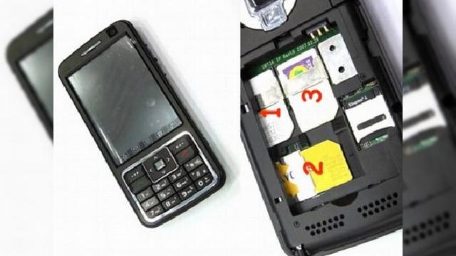 <b>ABS 988, telefonul mobil cu 3 SIM-uri acum si in Romania!</b>Dupa cum mentionam intr-un articol anterior, ABS este printre putinii distribuitori gata sa ofere publicului roman terminale superdotate la preturi rezonabile. Printre aceste handseturi se numara si modelul 988, pe care-l puteti admira in imaginea...