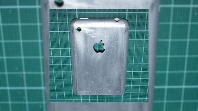 <b>Vrei un iPhone? Fabrica-ti-l singur!</b>Exista persoane cu prea mult timp liber si fanatici ai telefonului lansat de Apple care au initiative traznite. Se pare ca unul dintre acestia planuieste sa construiasca propriul iPhone, avand in vedere ca locuieste in Japonia, tara ce nu beneficiaza de...