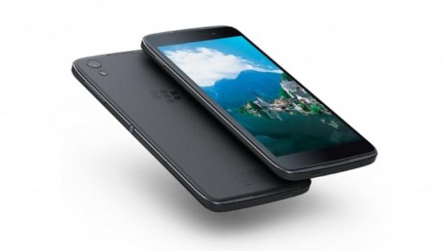 <b>BlackBerry DTEK60 apare acum în materiale promo scăpate pe web, în continuare nu e anunţat oficial</b>Cu toate că încă nu a fost anunțat oficial, smartphone-ul BlackBerry DTEK60 continuă a-și face apariția în diverse materiale promoționale precum cel văzut astăzi pe plan european. Pliantul provine din Germania și ne prezintă atât o imagine cu noul