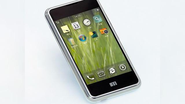 <b>Primele imagini reale cu Meizu M8</b>Cred ca este a treia oara cand Meizu prezinta "imagini reale" cu terminalul sau si deja a devenit obositoare campania de promovare a unui terminal, care nu este mai mult decat o clona iPhone. Tacerea producatorilor la capitolul actiuni legale inseamna cu...