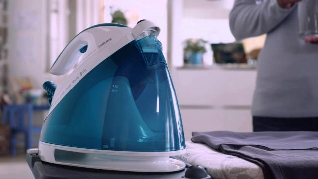 <b>Turul Magazinelor #44: Cadouri de nuntă pentru maşină, casă şi sufragerie, inclusiv TV Sony cu oferta bună</b>Toamna se număra nunţile, ştim asta cu toţii, iar produsele găsite azi la Turul Magazinelor se potrivesc drept cadouri de nuntă. Avem produse casnice, un super televizor, ba chiar şi ceva pentru maşină. Ce e drept puteam găsi şi lucruri mai scumpe..