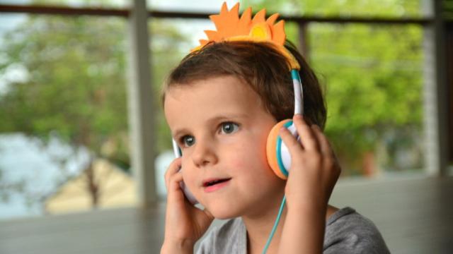 <b>Turul Magazinelor #45: Xbox One la cel mai mic preţ de până acum, gadgeturi nostalgice şi căşti funky pentru Halloween în fiecare zi</b>Am remarcat că unele magazine au pornit deja faimosul Black Friday, deşi teoretic mai avem cam o lună până vine sezonul reducerilor. Nu că asta ne-ar deranja, pentru că ne plac ofertele speciale, mai ales dacă arata aşa bine precum cea pentru Xbox One..