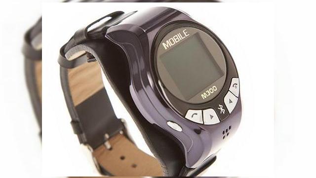 <b>ABS M300, ceasul telefon a sosit in Romania!</b>Va prezentam in premiera, pentru tara noastra, ceasul telefon M300, distribuit de ABS. Puteti admira terminalul dotat cu MP3 player si reportofon in urmatoarea imagine: Avem de-a face cu un telefon mobil "deghizat" intr-un ceas de mana. Acesta ofera...