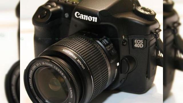<b>Canon a lansat camera mid-range EOS 40D</b>Pe langa camera de 21 de megapixeli EOS-1Ds Mark III prezentata anterior, Canon va lansa modelul EOS 40D, pregatindu-se pentru o dominare a pietei aparatelor foto. Canon EOS 40D este update-ul celebrului DSLR EOS 30D, iar noul model include un senzor de...